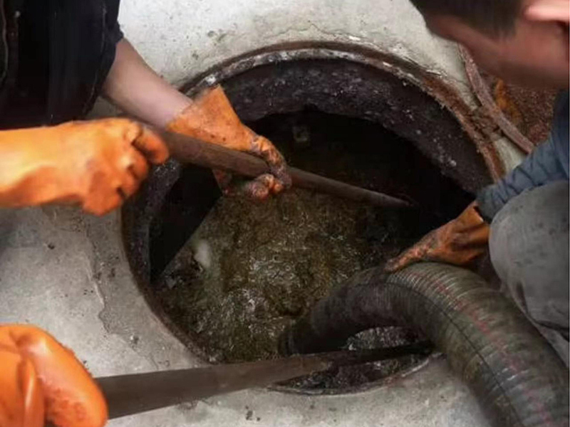 上犹清理化粪池时如何避免沼气的危害?